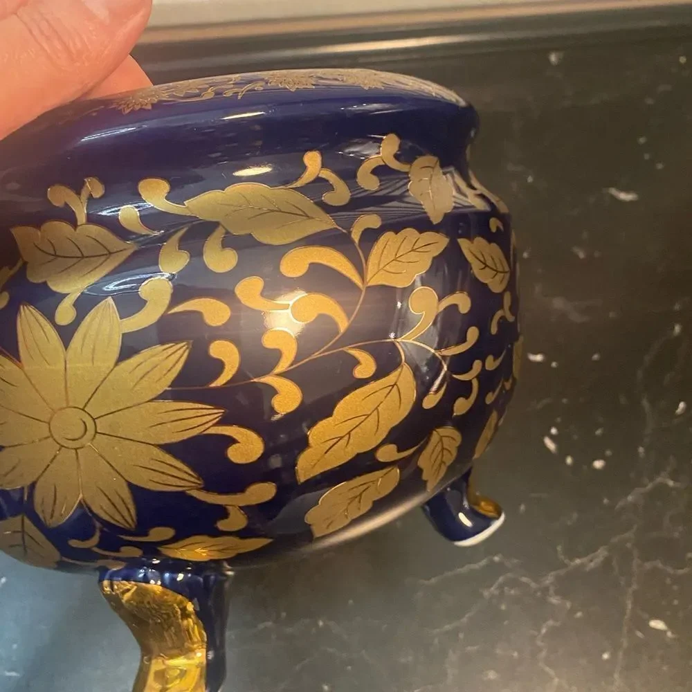Vintage oriental vase with lid
